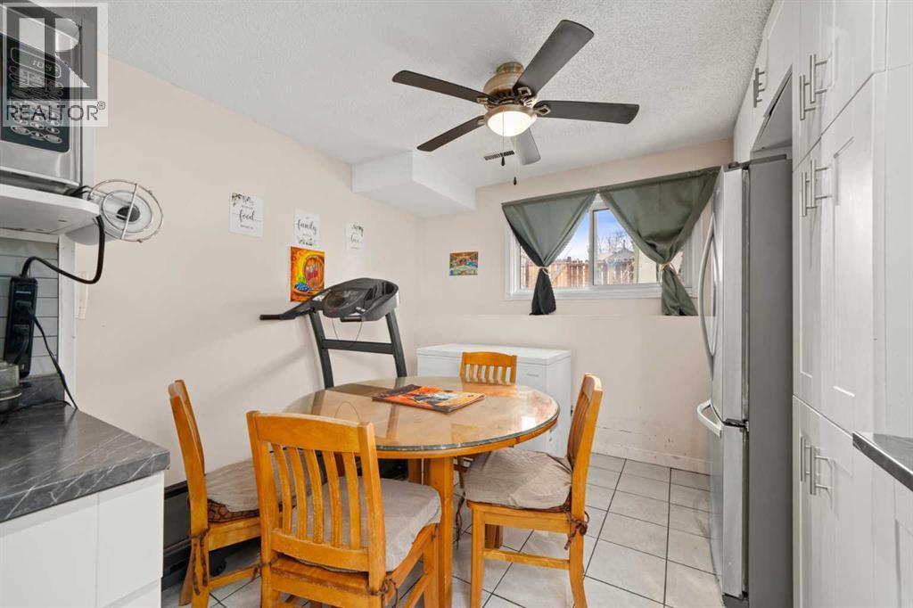 124 Berkley Way Nw, Calgary, Alberta  T3K 1B6 - Photo 6 - A2292381