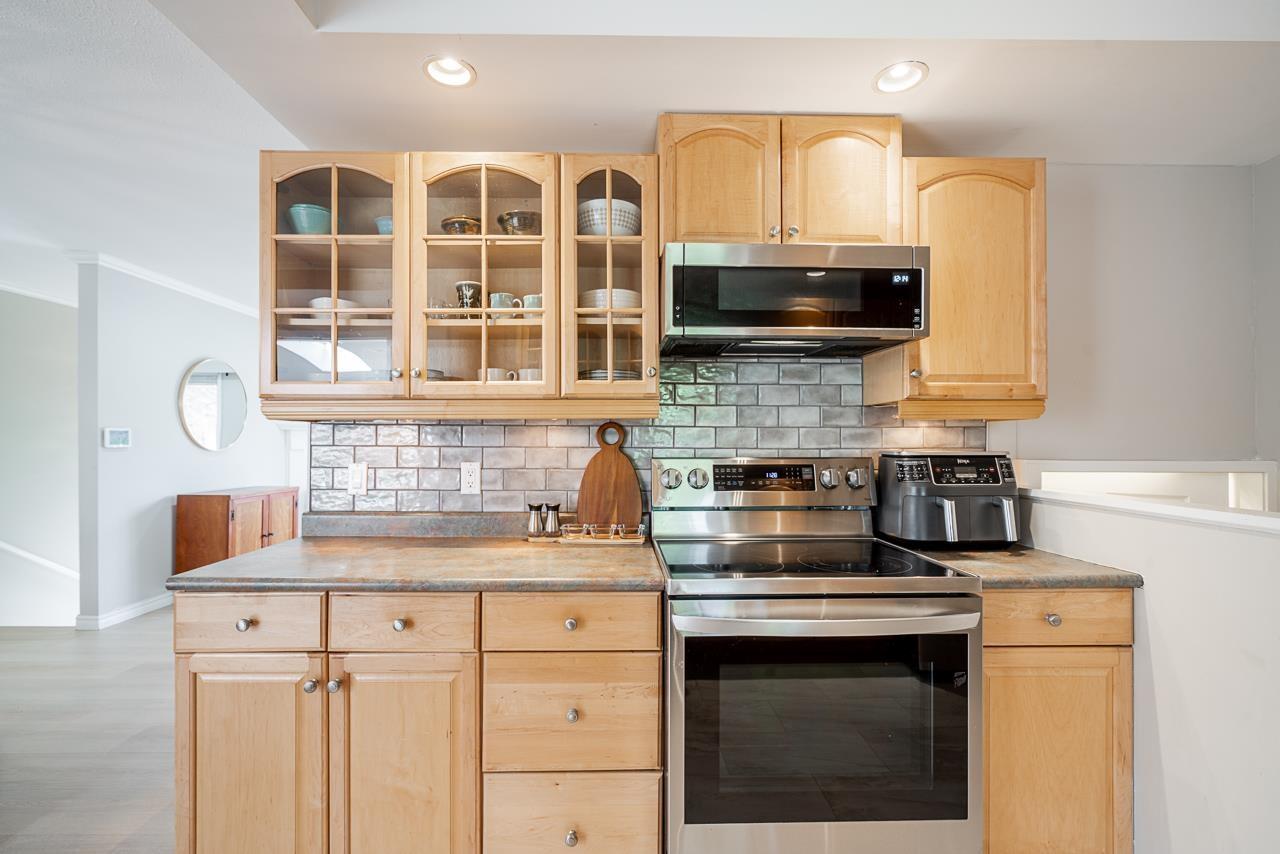 32157 Holiday Avenue, Mission, British Columbia  V2V 2N3 - Photo 7 - R3107089