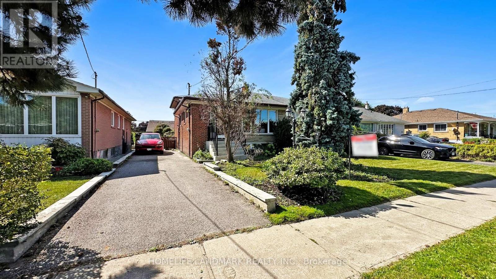 26 Roywood Drive, Toronto, Ontario  M3A 2C6 - Photo 2 - C12986226