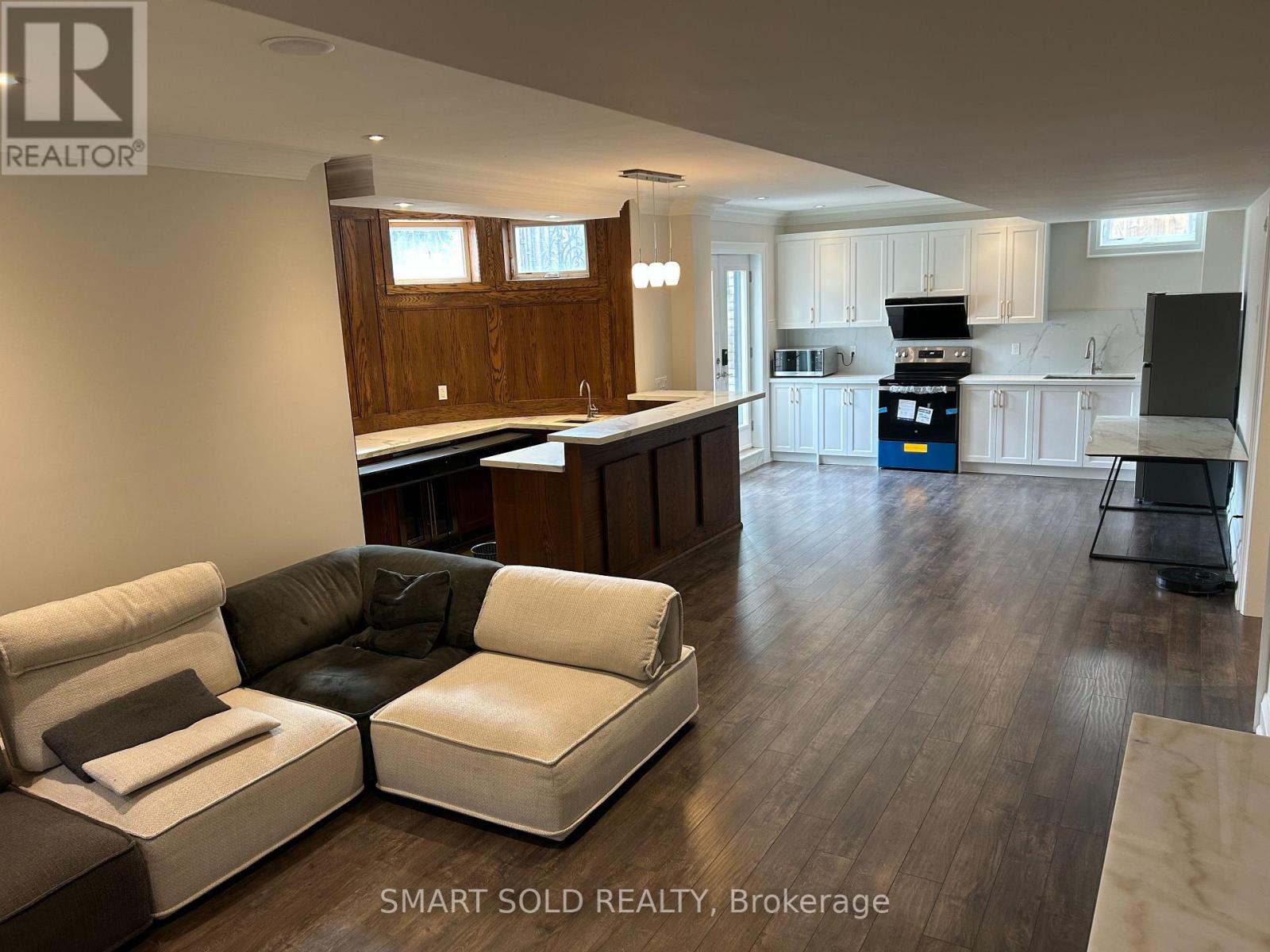 398 Bent Crescent, Richmond Hill, Ontario  L4C 1C3 - Photo 4 - N12986210