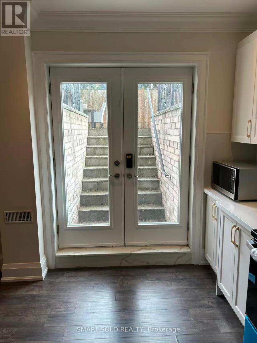 398 Bent Crescent, Richmond Hill, Ontario  L4C 1C3 - Photo 6 - N12986210