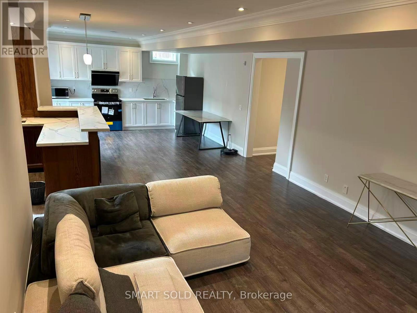 398 Bent Crescent, Richmond Hill, Ontario  L4C 1C3 - Photo 7 - N12986210