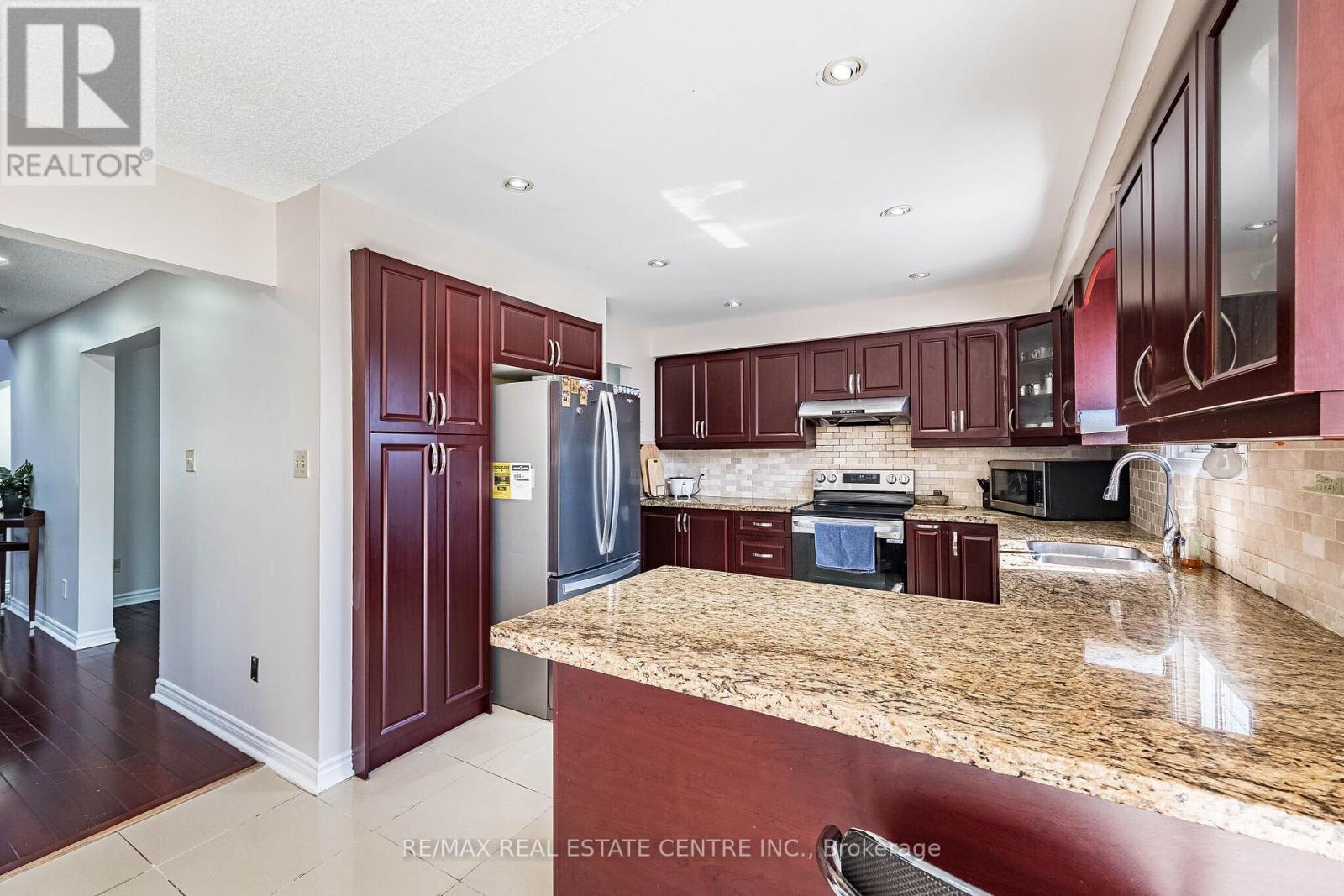 4 Howell Street, Brampton, Ontario  L6Y 3J6 - Photo 16 - W12986218