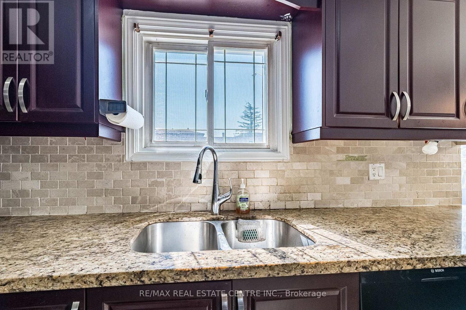 4 Howell Street, Brampton, Ontario  L6Y 3J6 - Photo 17 - W12986218