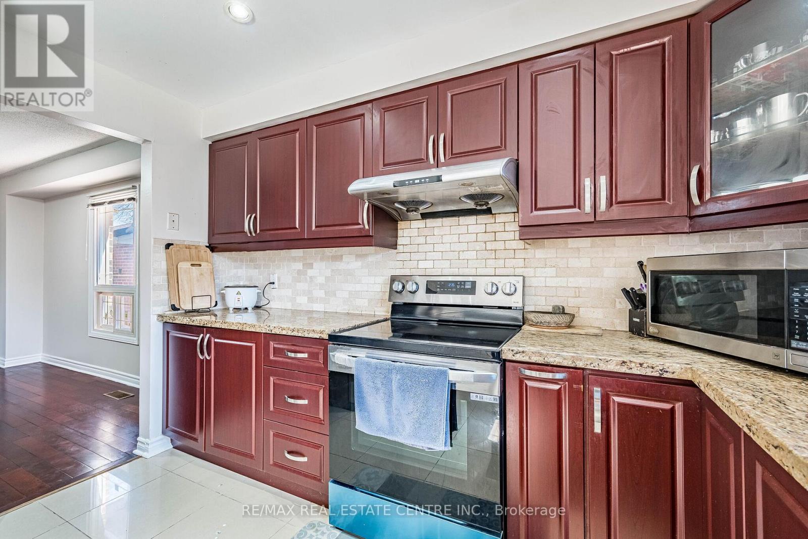 4 Howell Street, Brampton, Ontario  L6Y 3J6 - Photo 18 - W12986218