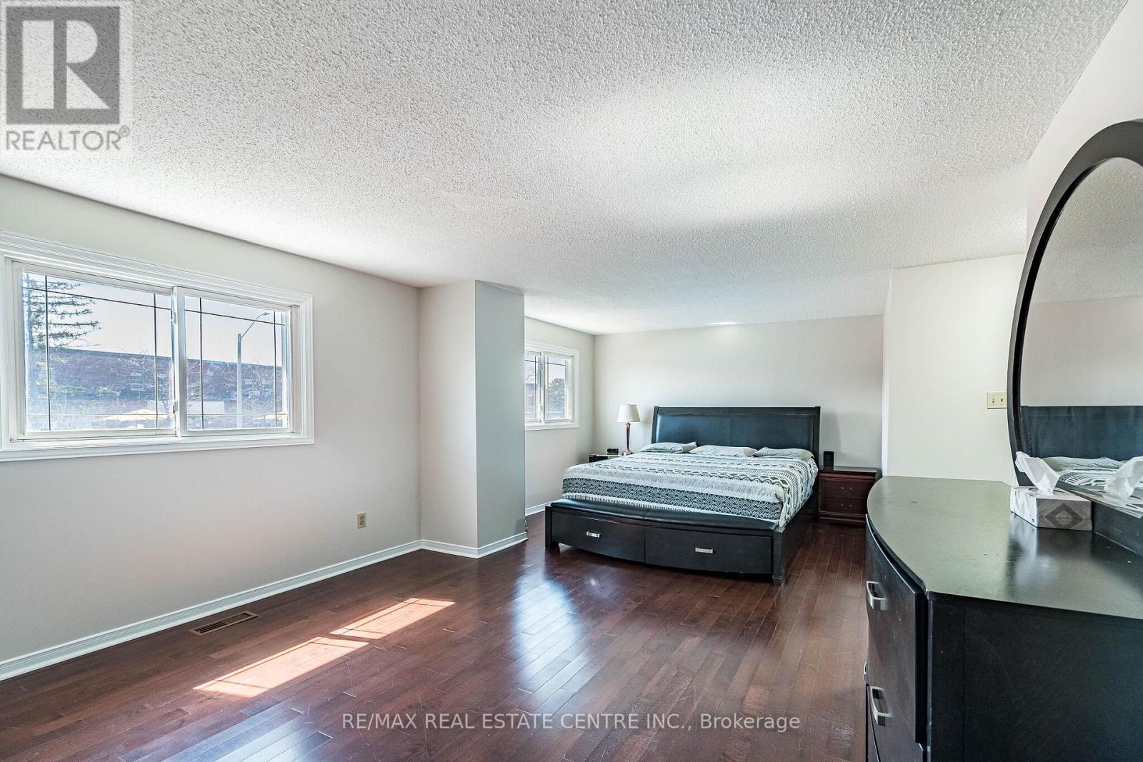4 Howell Street, Brampton, Ontario  L6Y 3J6 - Photo 25 - W12986218