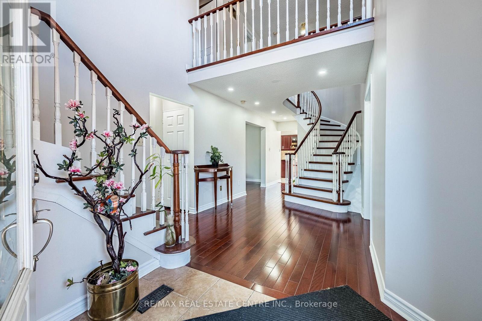 4 Howell Street, Brampton, Ontario  L6Y 3J6 - Photo 6 - W12986218