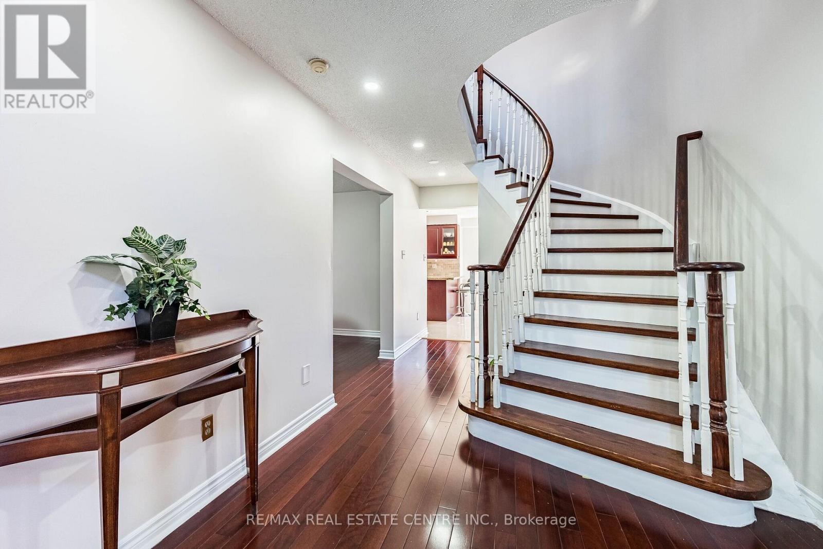 4 Howell Street, Brampton, Ontario  L6Y 3J6 - Photo 8 - W12986218