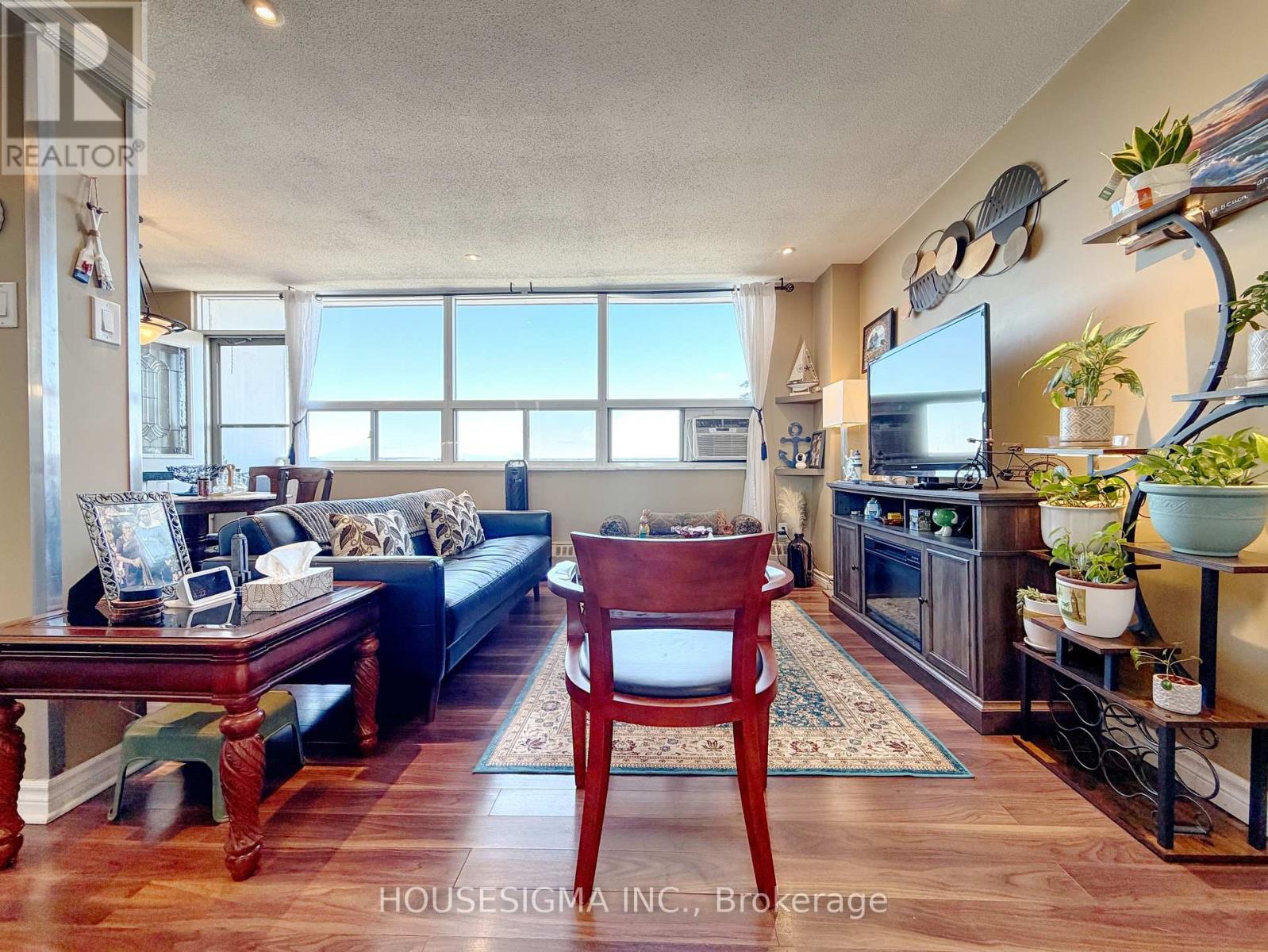 1002 - 15 Albright Road, Hamilton, Ontario  L8K 5J2 - Photo 2 - X12986224