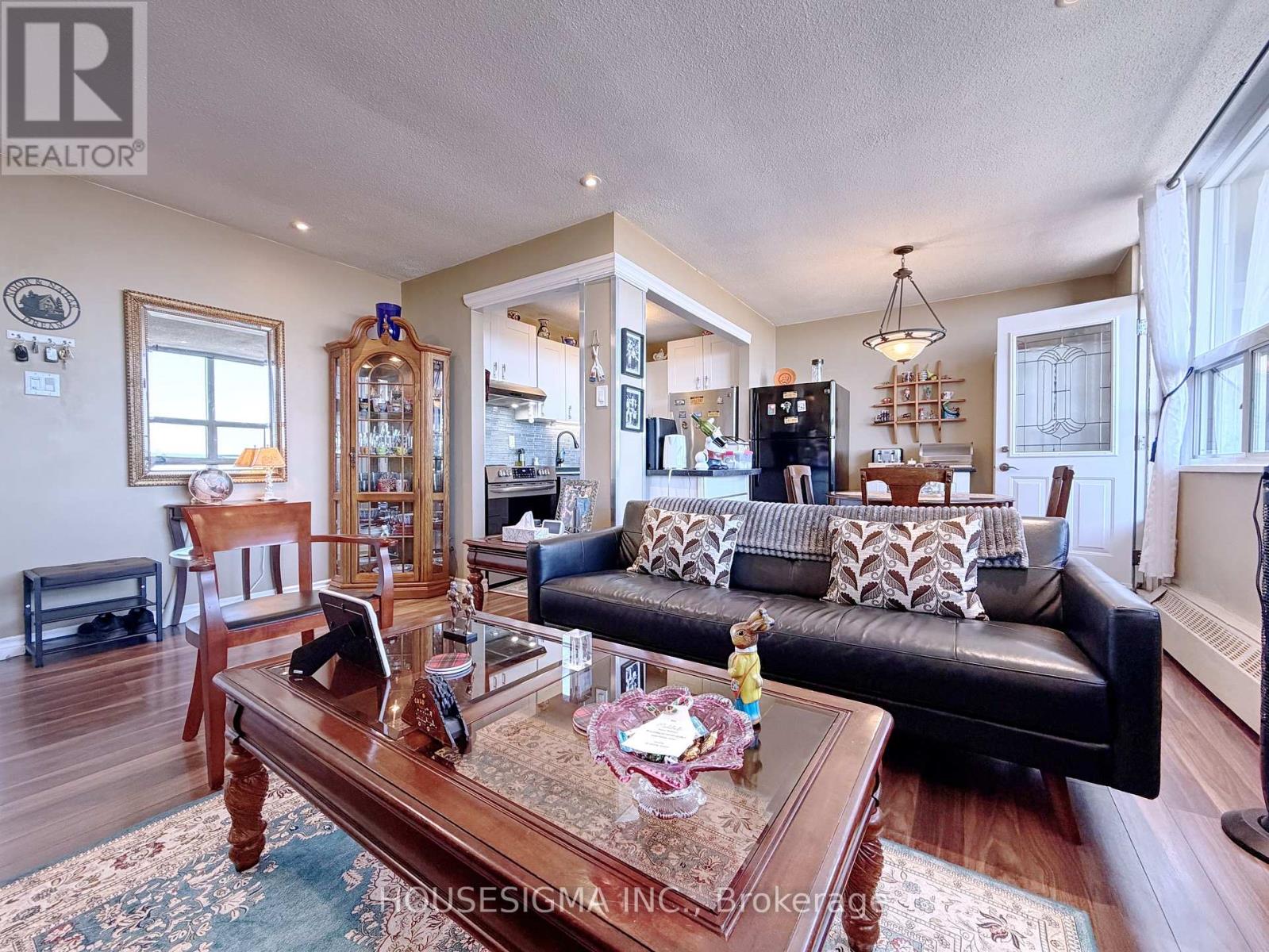 1002 - 15 Albright Road, Hamilton, Ontario  L8K 5J2 - Photo 3 - X12986224