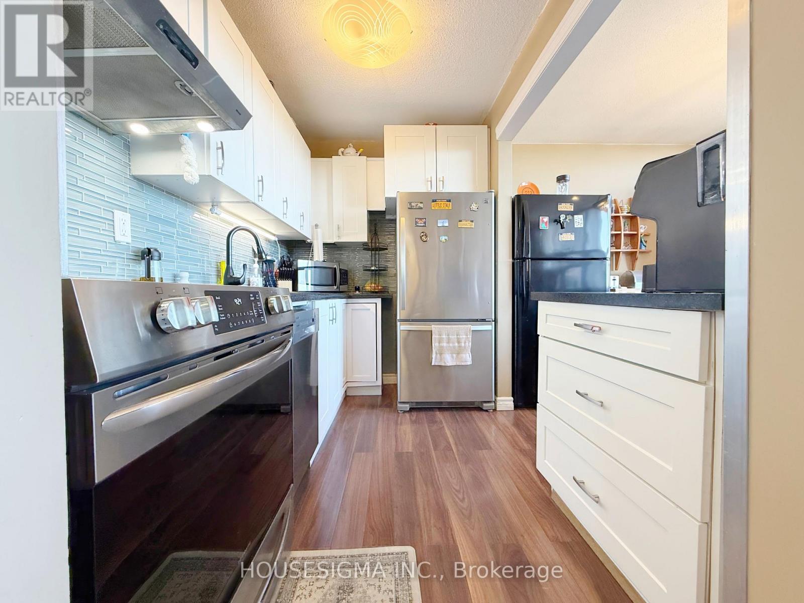 1002 - 15 Albright Road, Hamilton, Ontario  L8K 5J2 - Photo 4 - X12986224