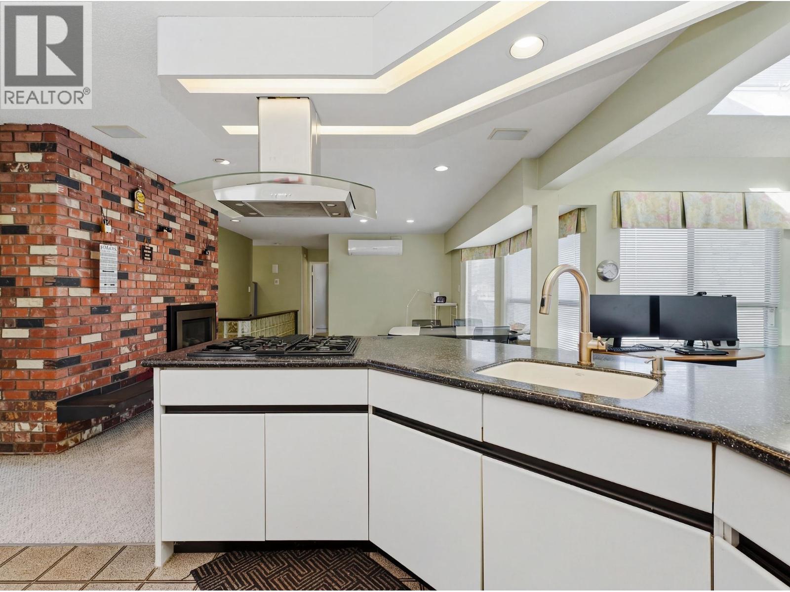 4264 Fitzgerald Avenue, Burnaby, British Columbia  V5G 3R8 - Photo 8 - R3109838