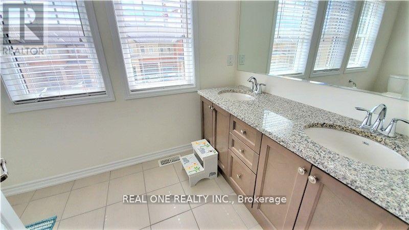 91 Orchardcroft Road, Oakville, Ontario  L6H 0M4 - Photo 11 - W12986248