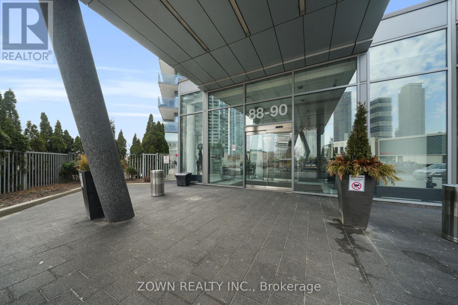 1002 - 88 Park Lawn Road, Toronto, Ontario  M8Y 0B6 - Photo 4 - W12986258