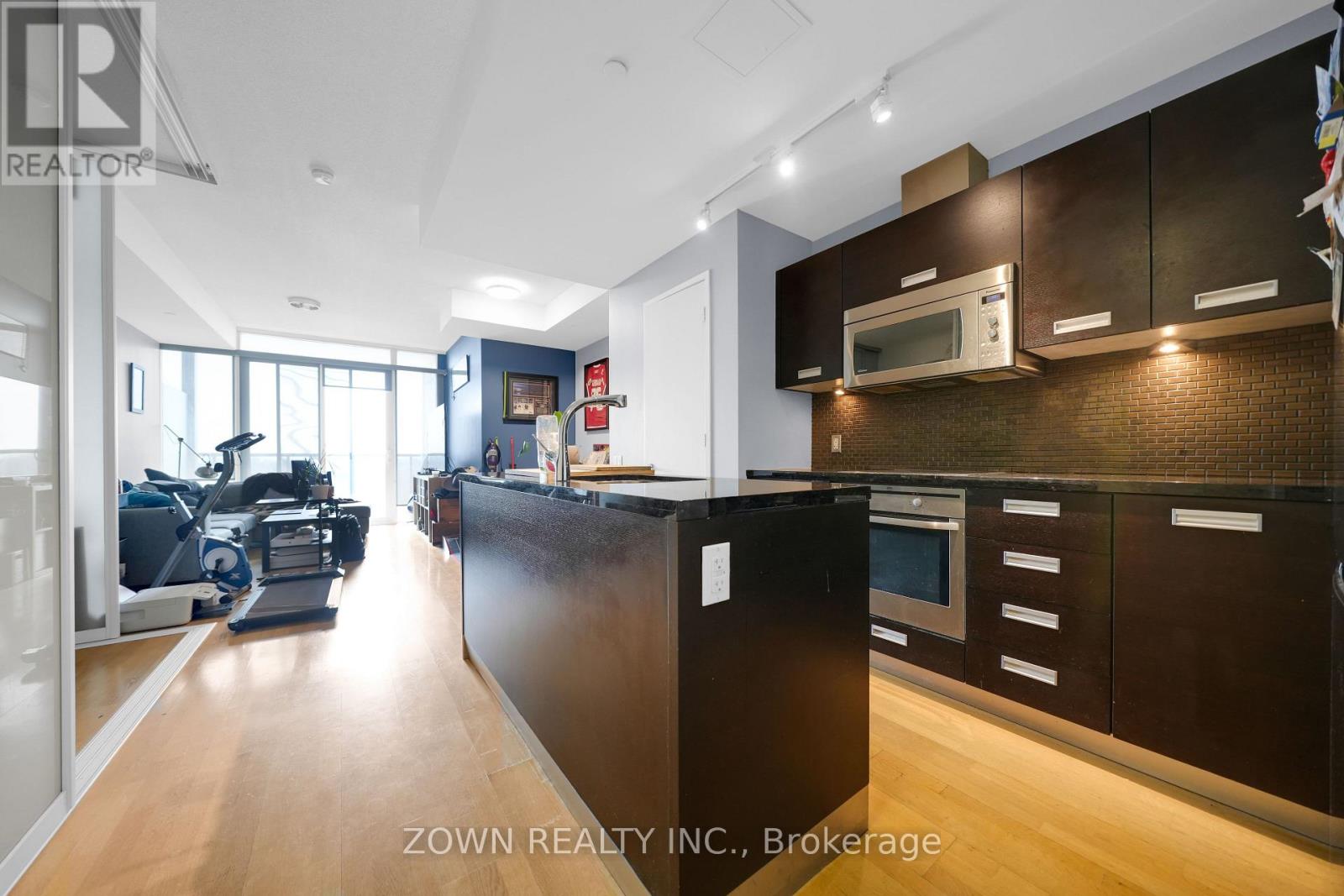 1002 - 88 Park Lawn Road, Toronto, Ontario  M8Y 0B6 - Photo 8 - W12986258