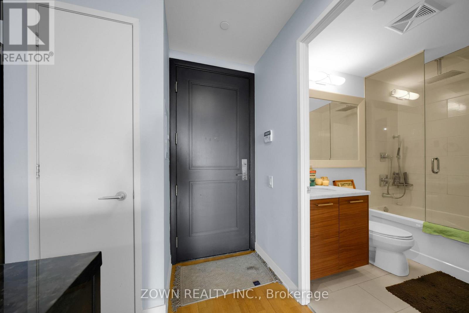 1002 - 88 Park Lawn Road, Toronto, Ontario  M8Y 0B6 - Photo 9 - W12986258