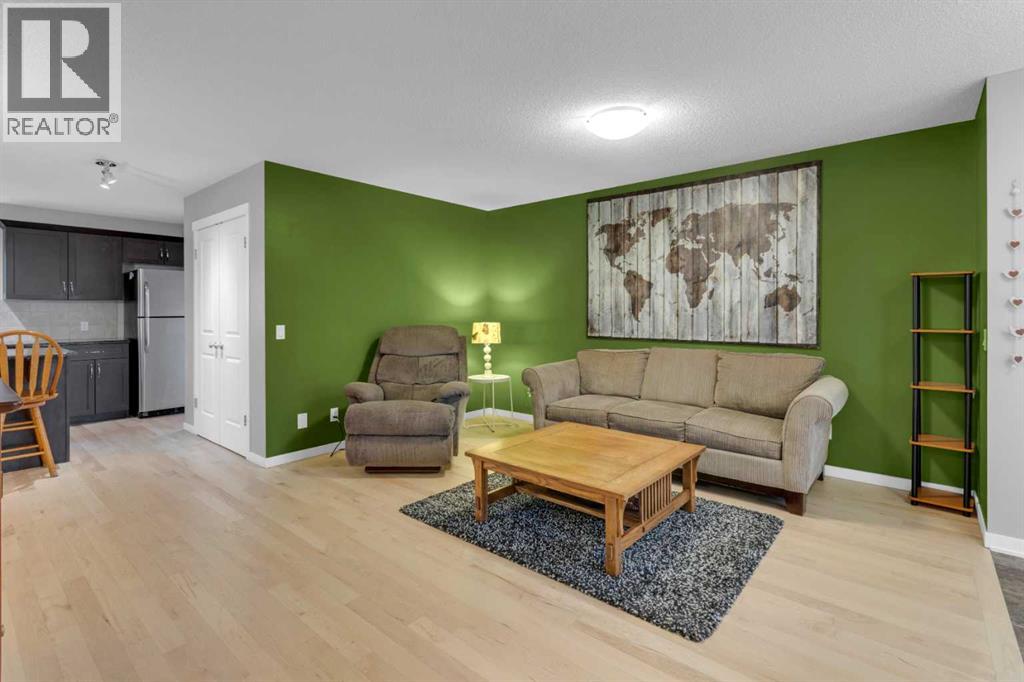 367 Fireside Place, Cochrane, Alberta  T4C 0R1 - Photo 4 - A2283408