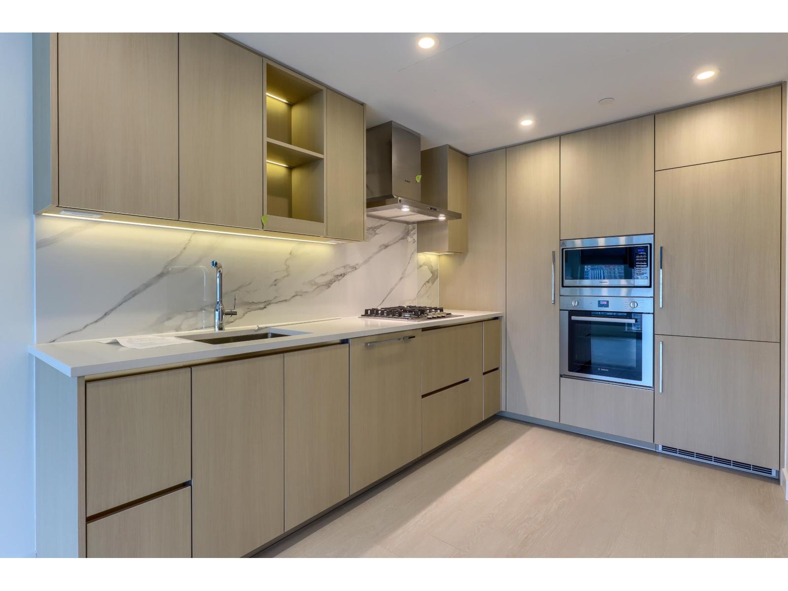 2106 13768 100 Avenue, Surrey, British Columbia  V3T 0V2 - Photo 2 - R3109887