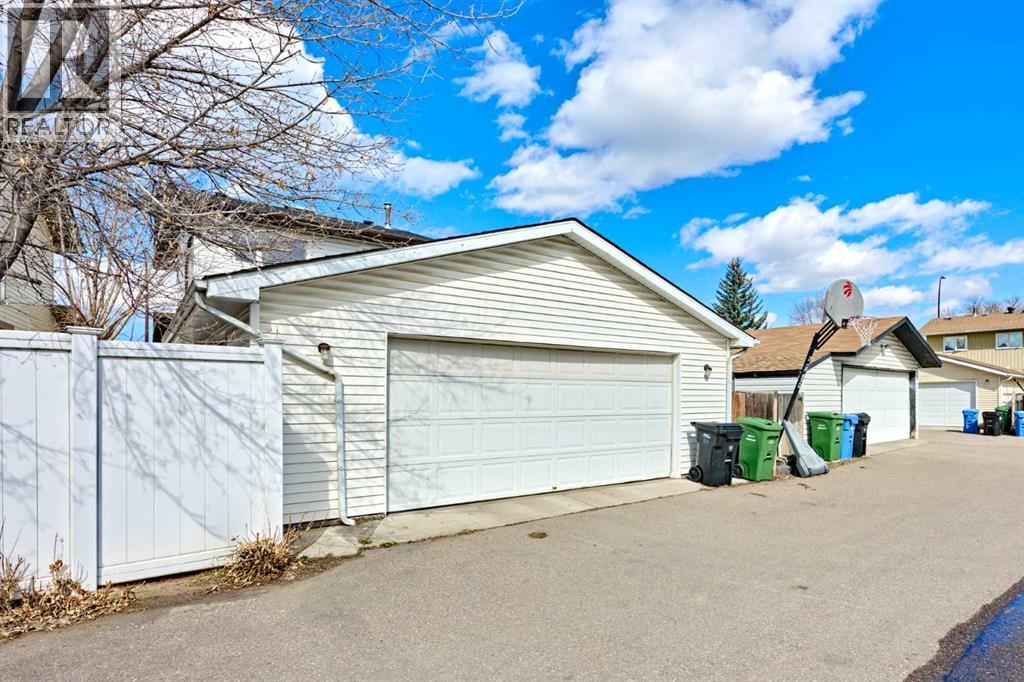 51 Sunmills Court SW, Calgary, Alberta  T2X 2R4 - Photo 32 - A2296195