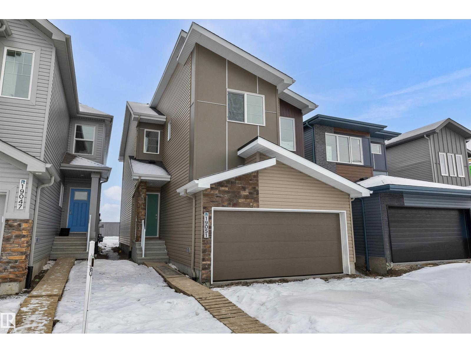 19051 20 Av Nw, Edmonton, Alberta  T6M 3E8 - Photo 2 - E4471918