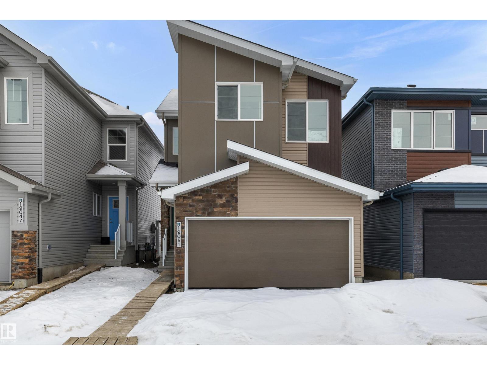 19051 20 AV NW, edmonton, Alberta