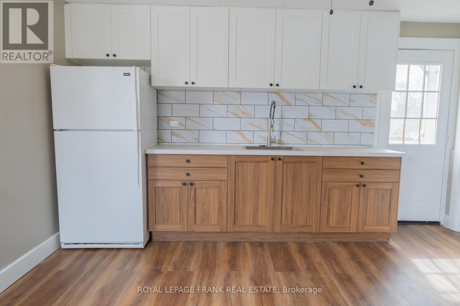 Upper - 39 Glenelg Street E, Kawartha Lakes, Ontario  K9V 1Y9 - Photo 3 - X12982398