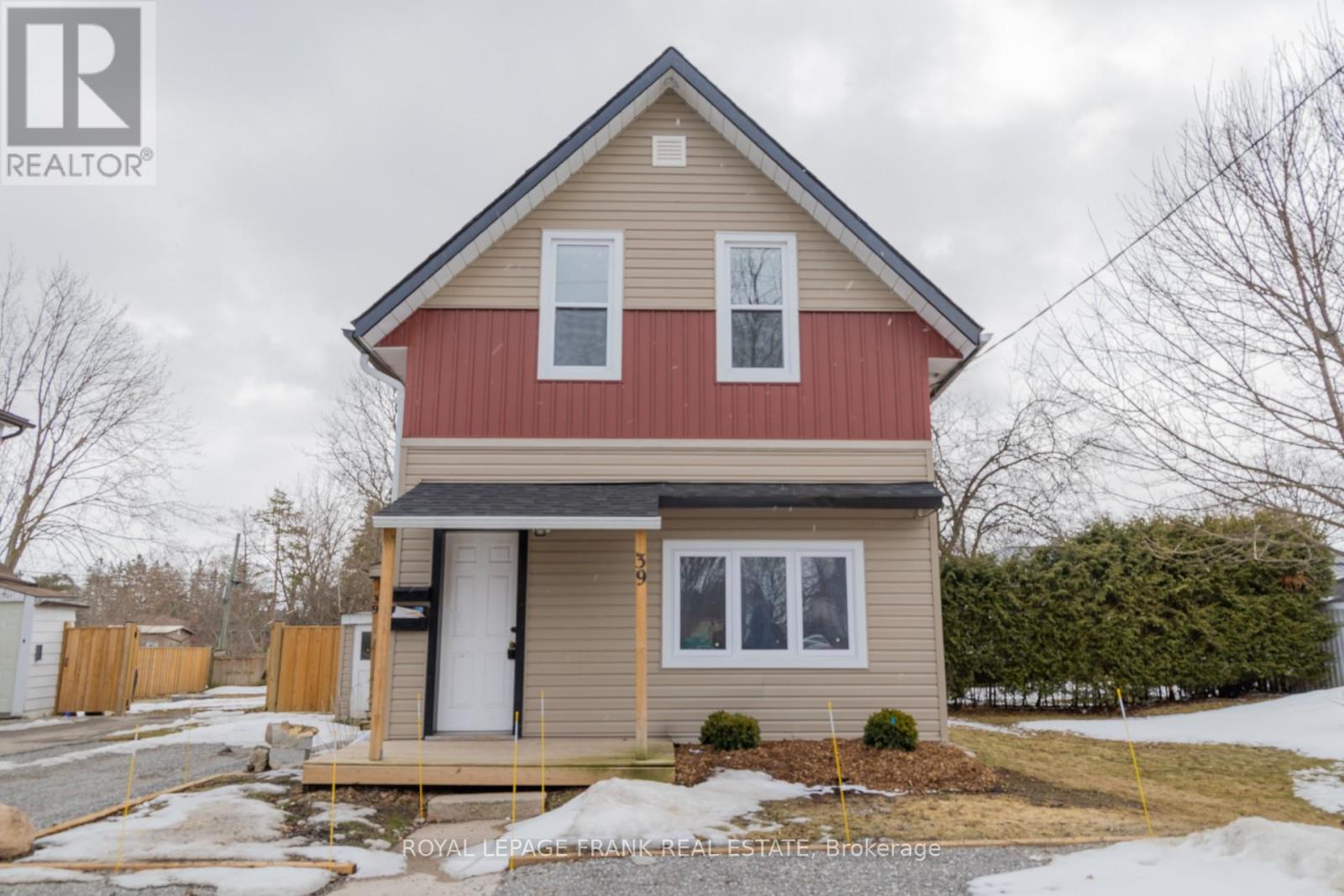 Upper - 39 Glenelg Street E, Kawartha Lakes, Ontario  K9V 1Y9 - Photo 2 - X12982398