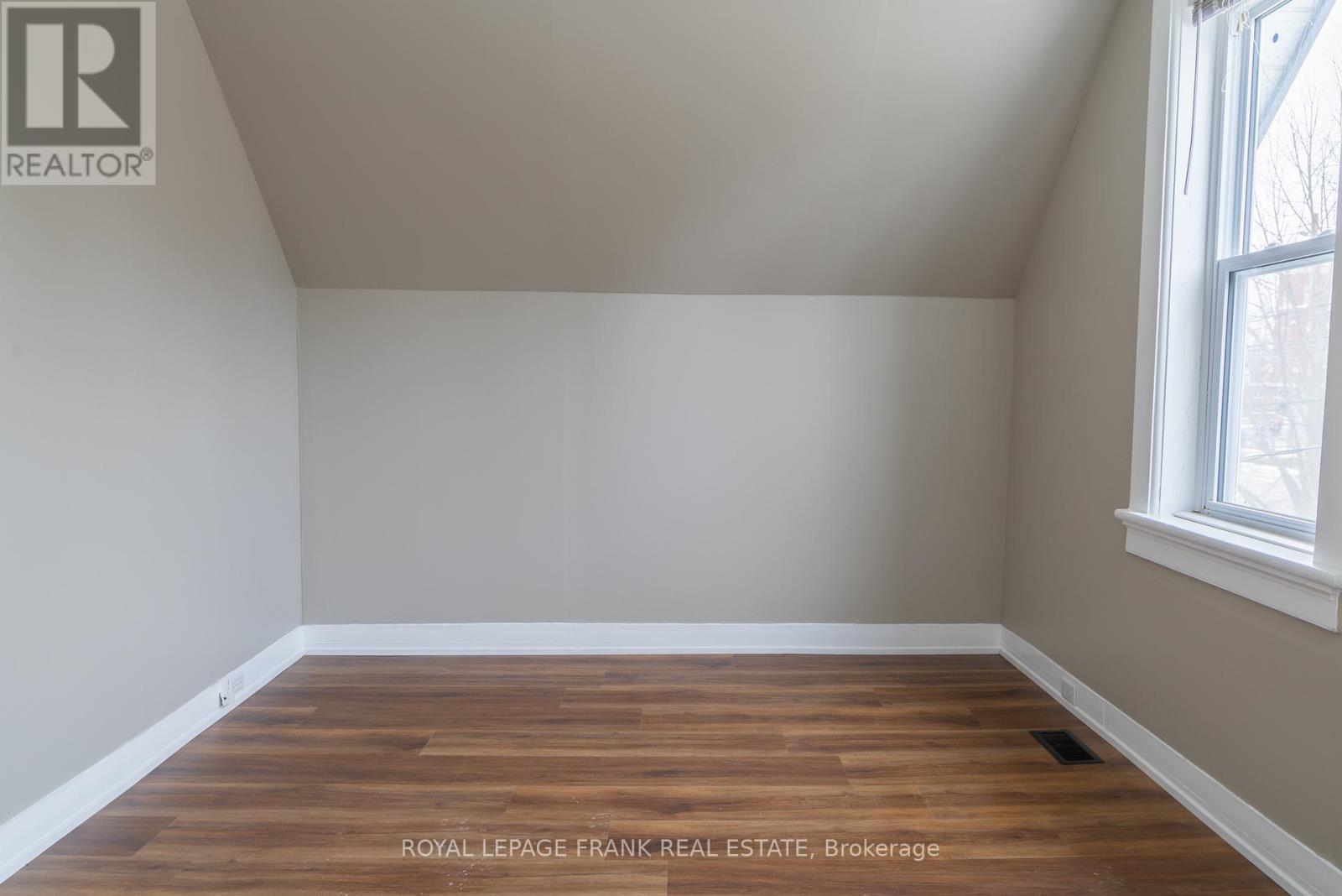 Upper - 39 Glenelg Street E, Kawartha Lakes, Ontario  K9V 1Y9 - Photo 13 - X12982398