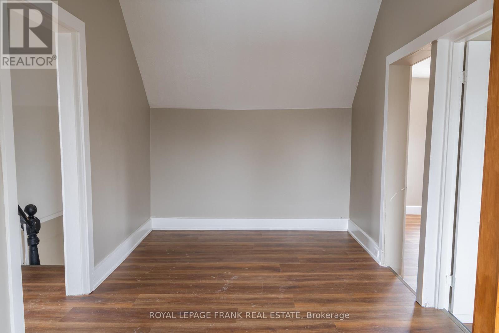 Upper - 39 Glenelg Street E, Kawartha Lakes, Ontario  K9V 1Y9 - Photo 15 - X12982398