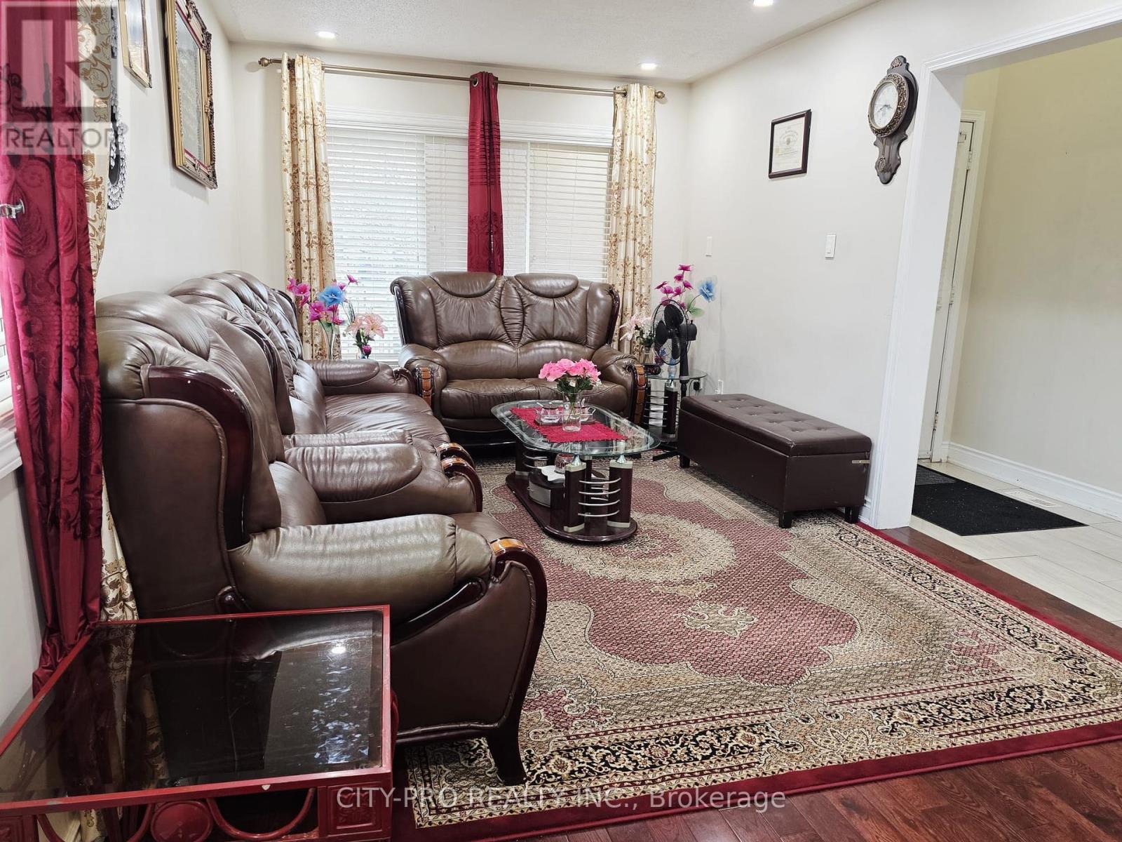 69 Mainland Crescent, Vaughan, Ontario  L6A 3G4 - Photo 7 - N12986130