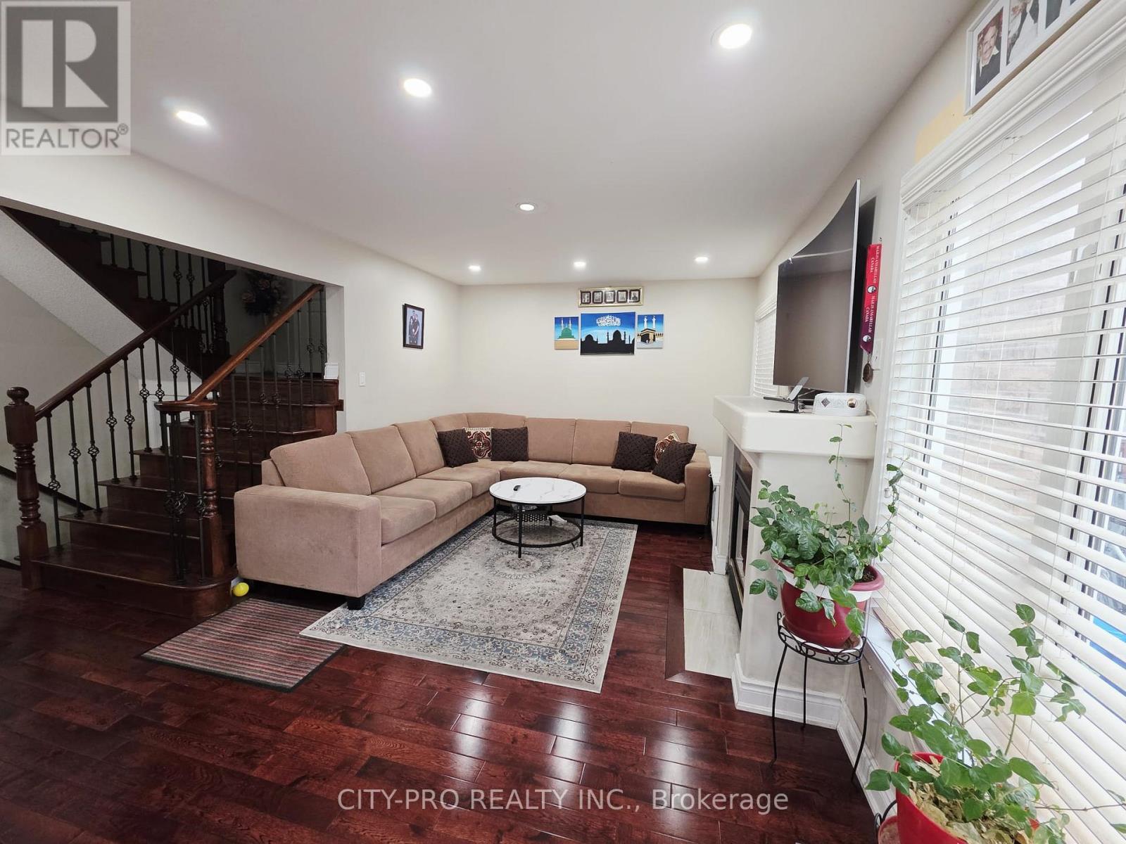 69 Mainland Crescent, Vaughan, Ontario  L6A 3G4 - Photo 8 - N12986130