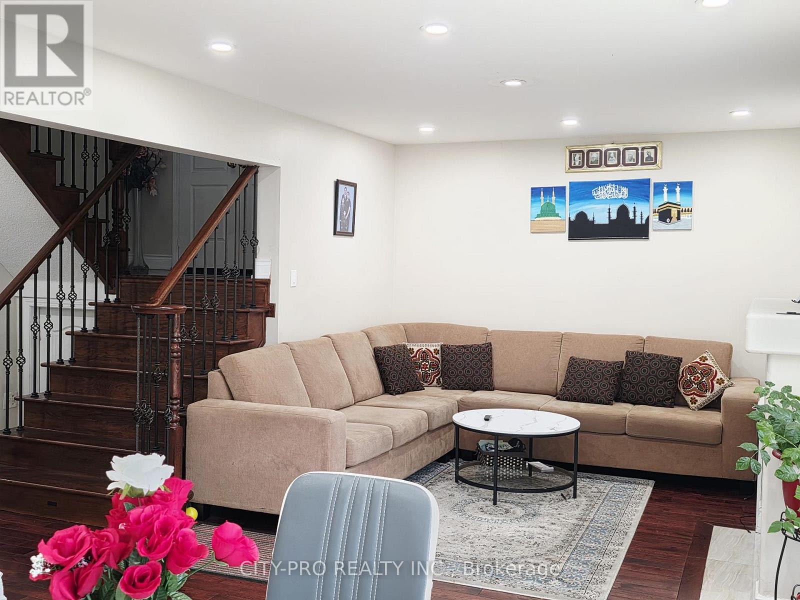 69 Mainland Crescent, Vaughan, Ontario  L6A 3G4 - Photo 14 - N12986130