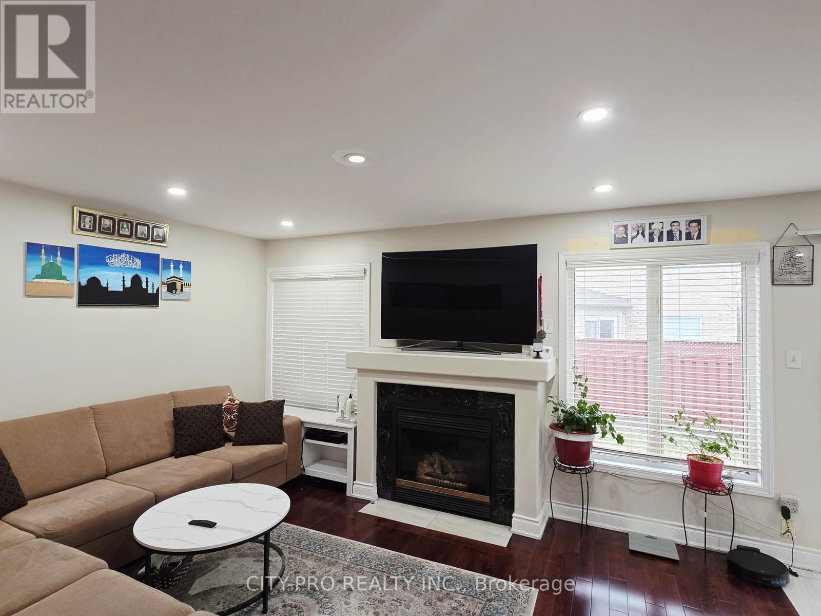 69 Mainland Crescent, Vaughan, Ontario  L6A 3G4 - Photo 9 - N12986130