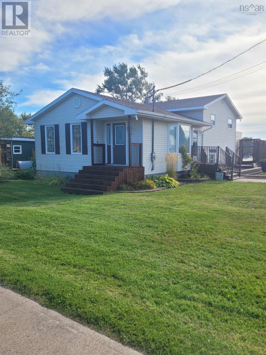 19 Highland Street, Glace Bay, Nova Scotia  B1A 2T4 - Photo 3 - 202607080