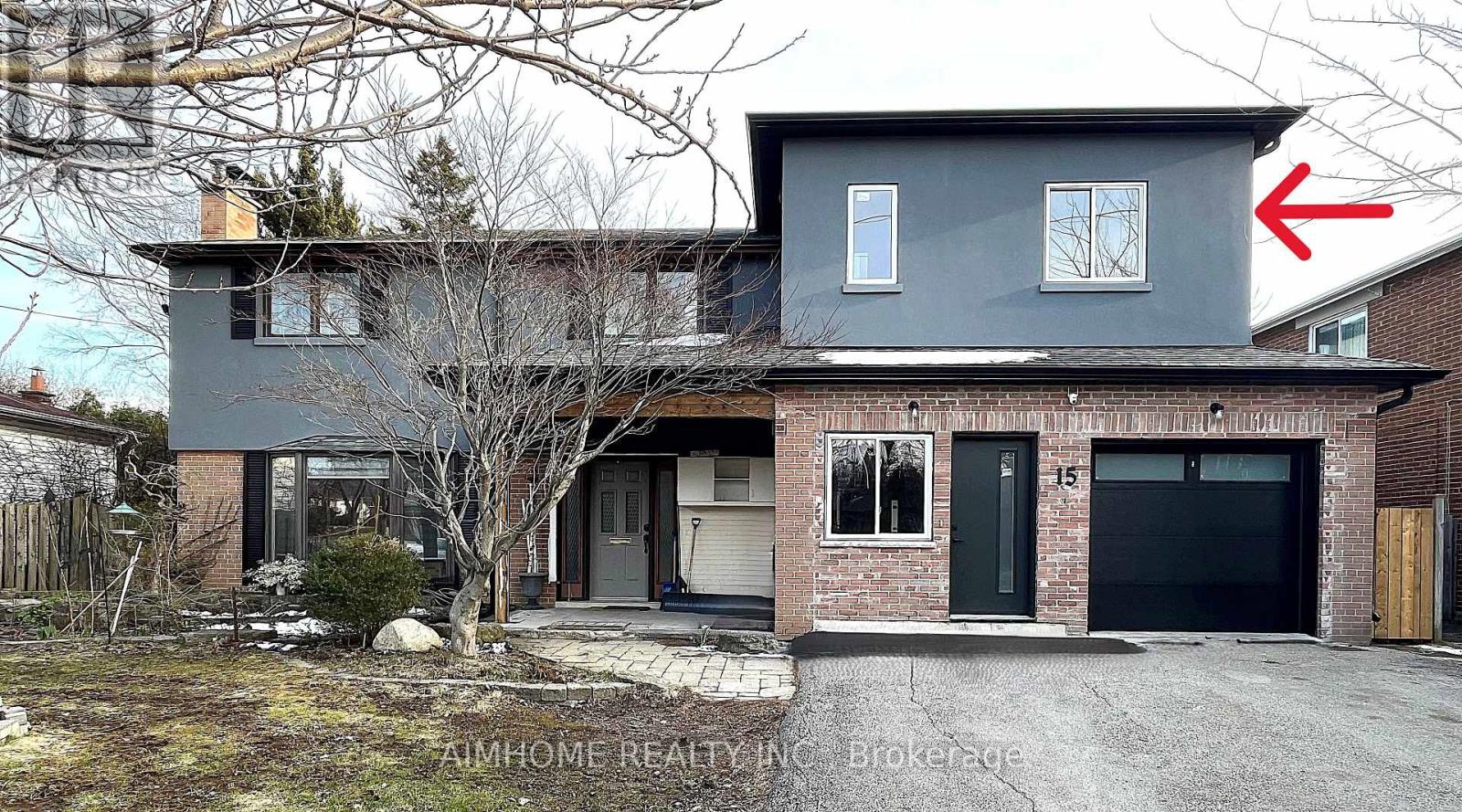 3 - 15 WADDINGTON CRESCENT, Toronto, Ontario