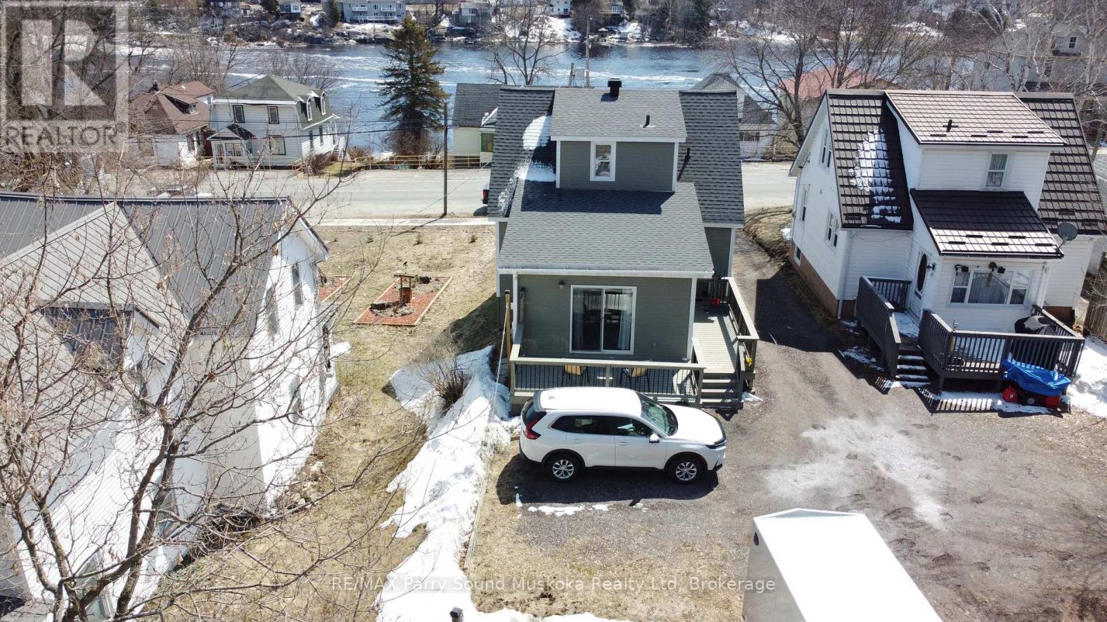 60 William Street, Parry Sound, Ontario  P2A 1V1 - Photo 3 - X12986324