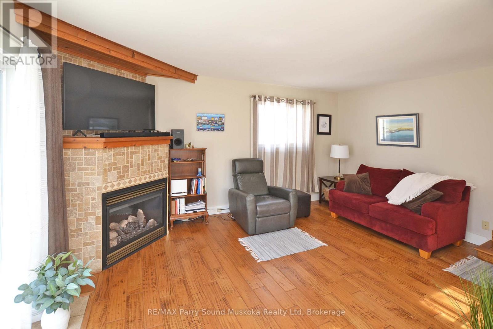 60 William Street, Parry Sound, Ontario  P2A 1V1 - Photo 5 - X12986324