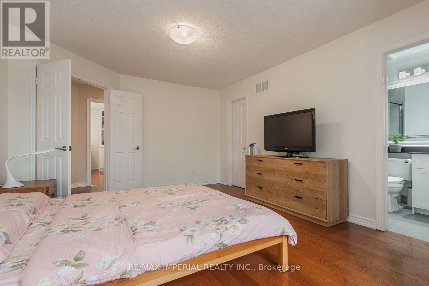 85 Maple Ridge Crescent E, Markham, Ontario  L6E 1T8 - Photo 13 - N12986274