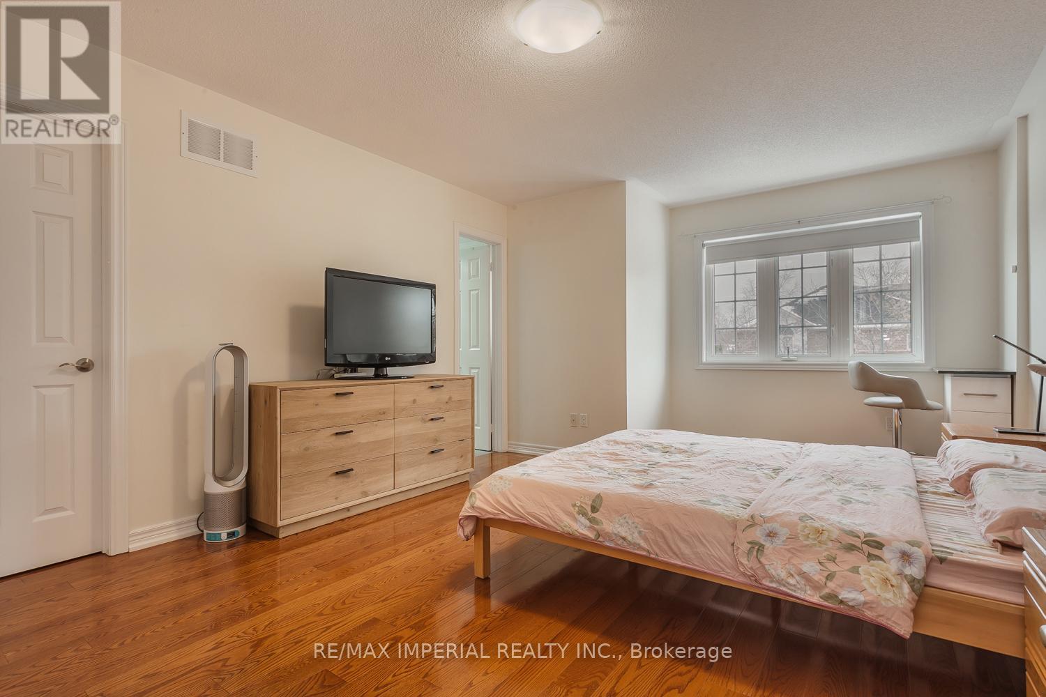 85 Maple Ridge Crescent E, Markham, Ontario  L6E 1T8 - Photo 14 - N12986274