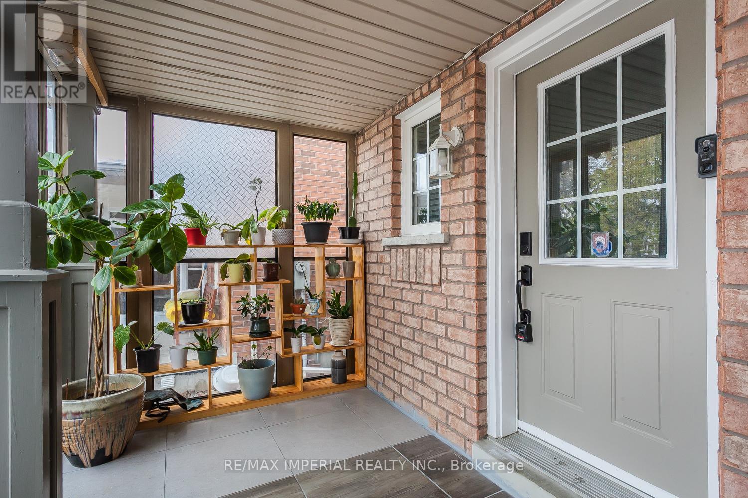 85 Maple Ridge Crescent E, Markham, Ontario  L6E 1T8 - Photo 2 - N12986274