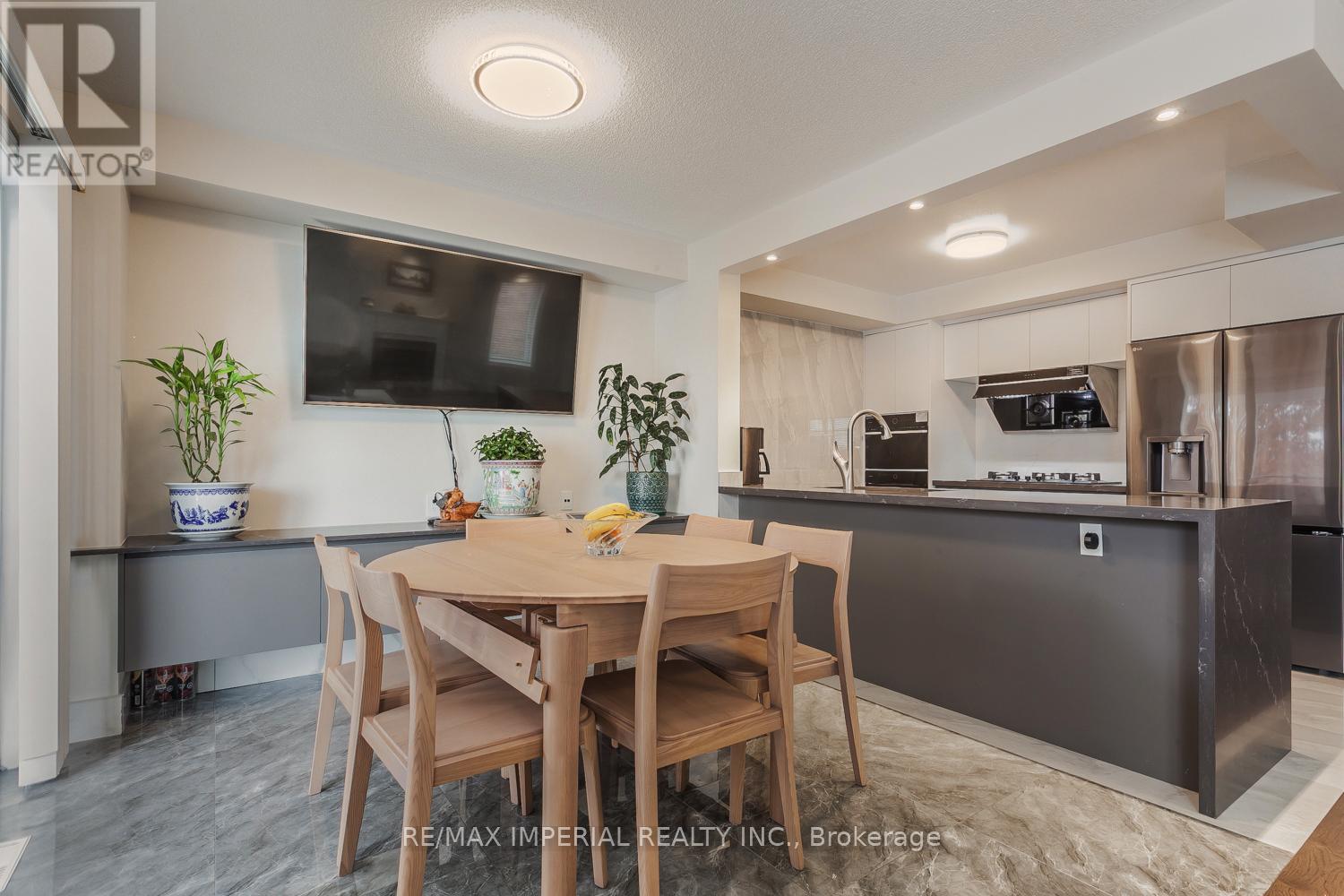 85 Maple Ridge Crescent E, Markham, Ontario  L6E 1T8 - Photo 7 - N12986274