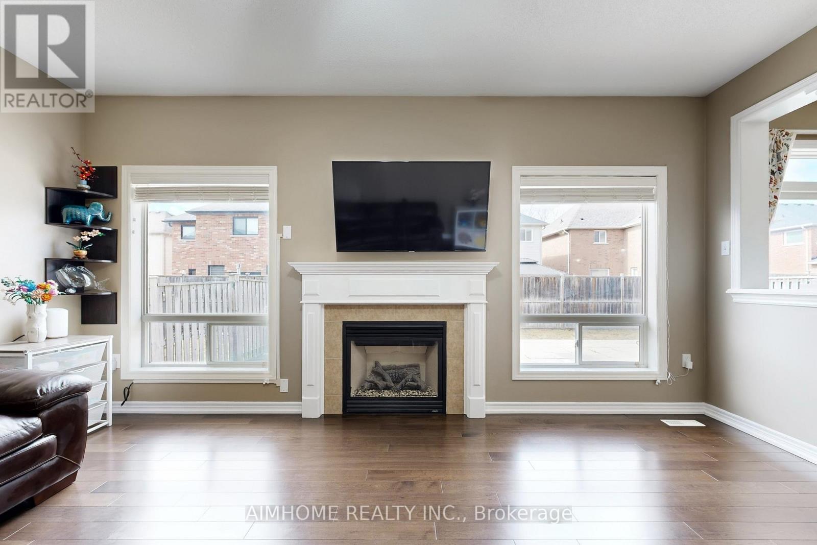 8 Brookhurst Avenue, Georgina, Ontario  L4P 0B4 - Photo 10 - N12986284