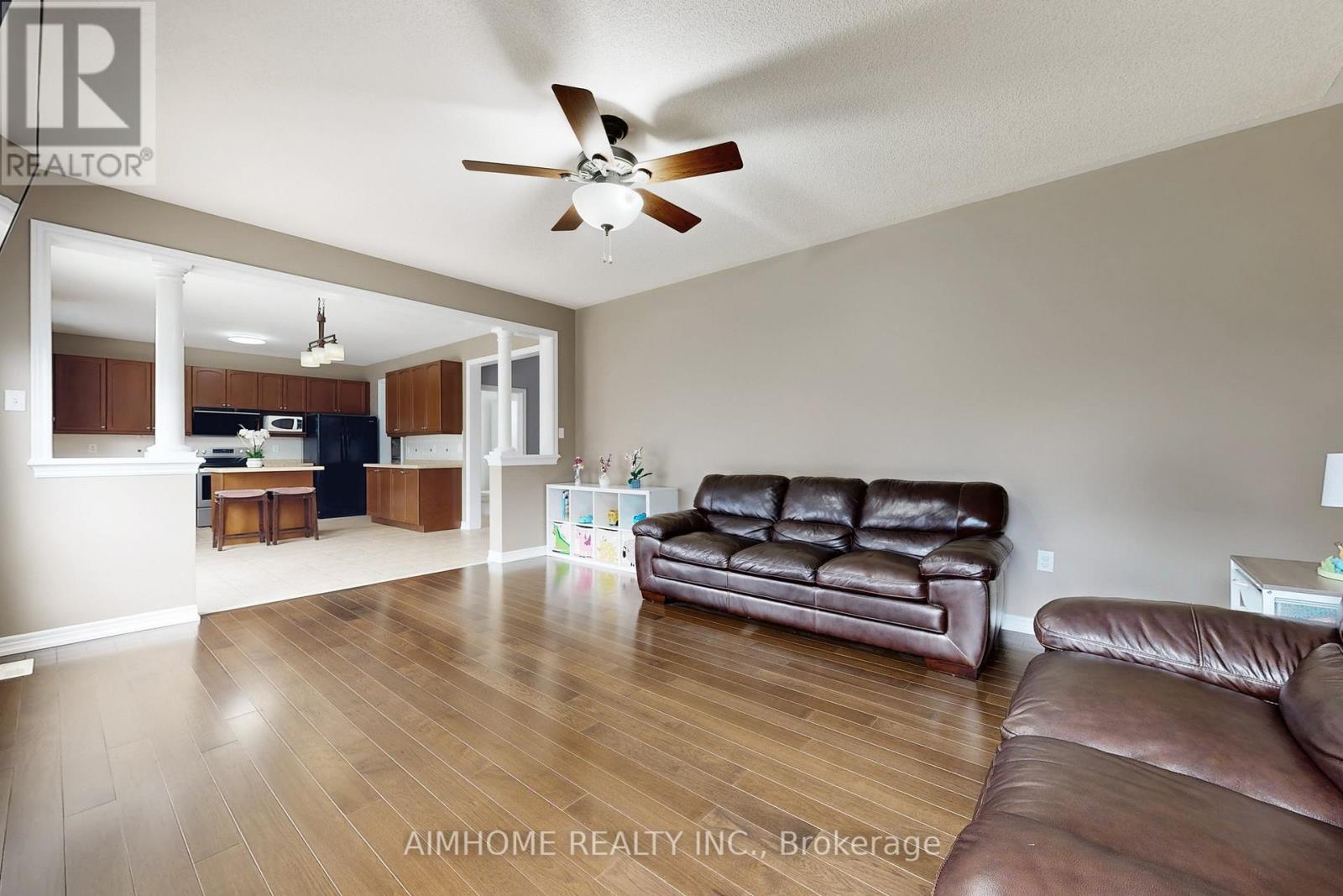 8 Brookhurst Avenue, Georgina, Ontario  L4P 0B4 - Photo 12 - N12986284