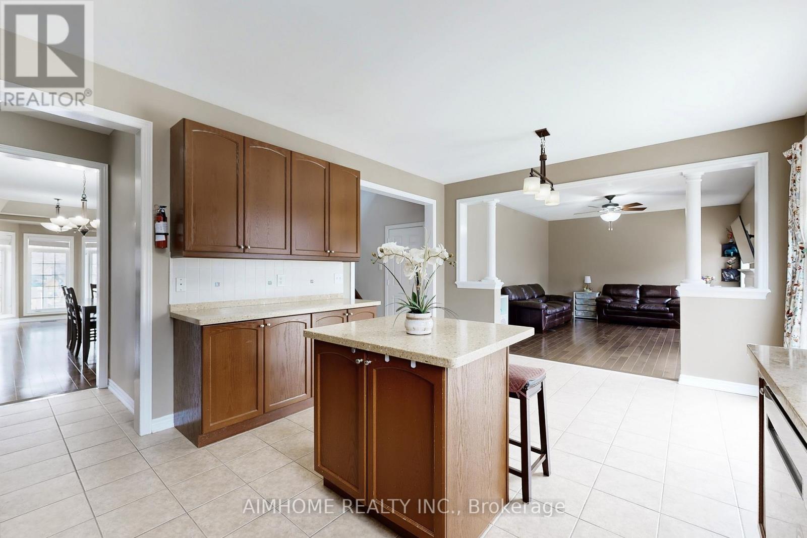 8 Brookhurst Avenue, Georgina, Ontario  L4P 0B4 - Photo 14 - N12986284