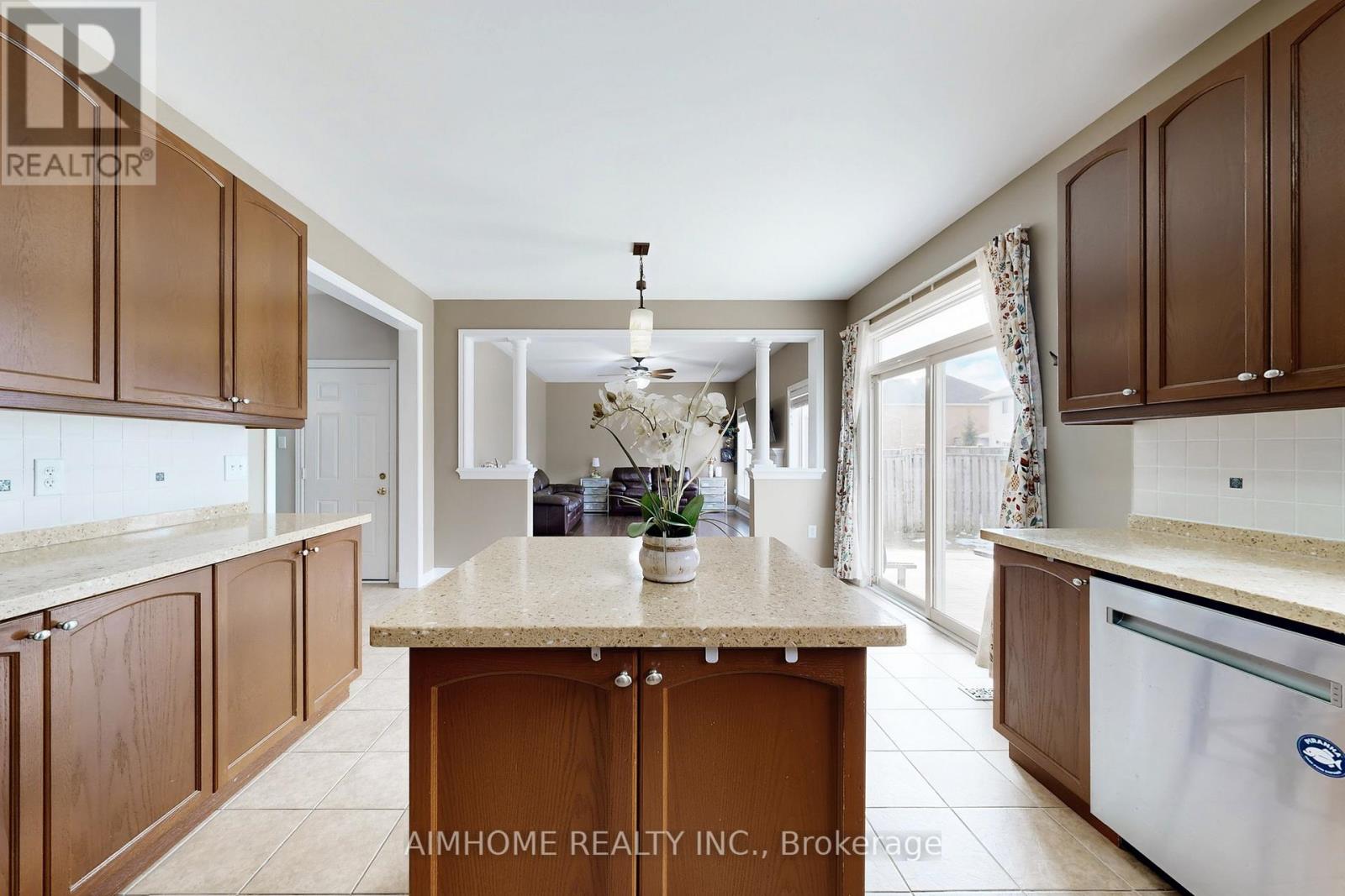 8 Brookhurst Avenue, Georgina, Ontario  L4P 0B4 - Photo 15 - N12986284