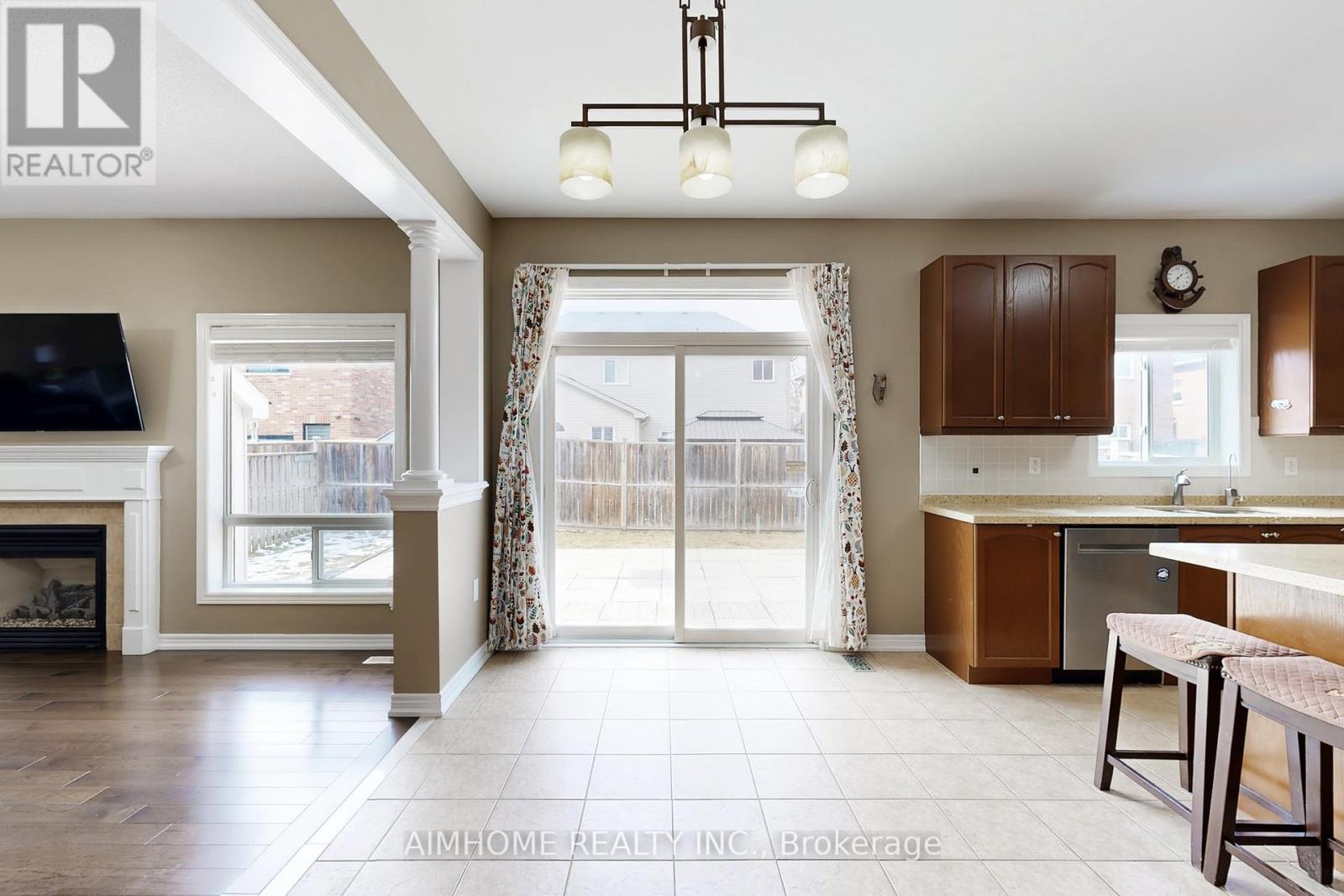 8 Brookhurst Avenue, Georgina, Ontario  L4P 0B4 - Photo 17 - N12986284