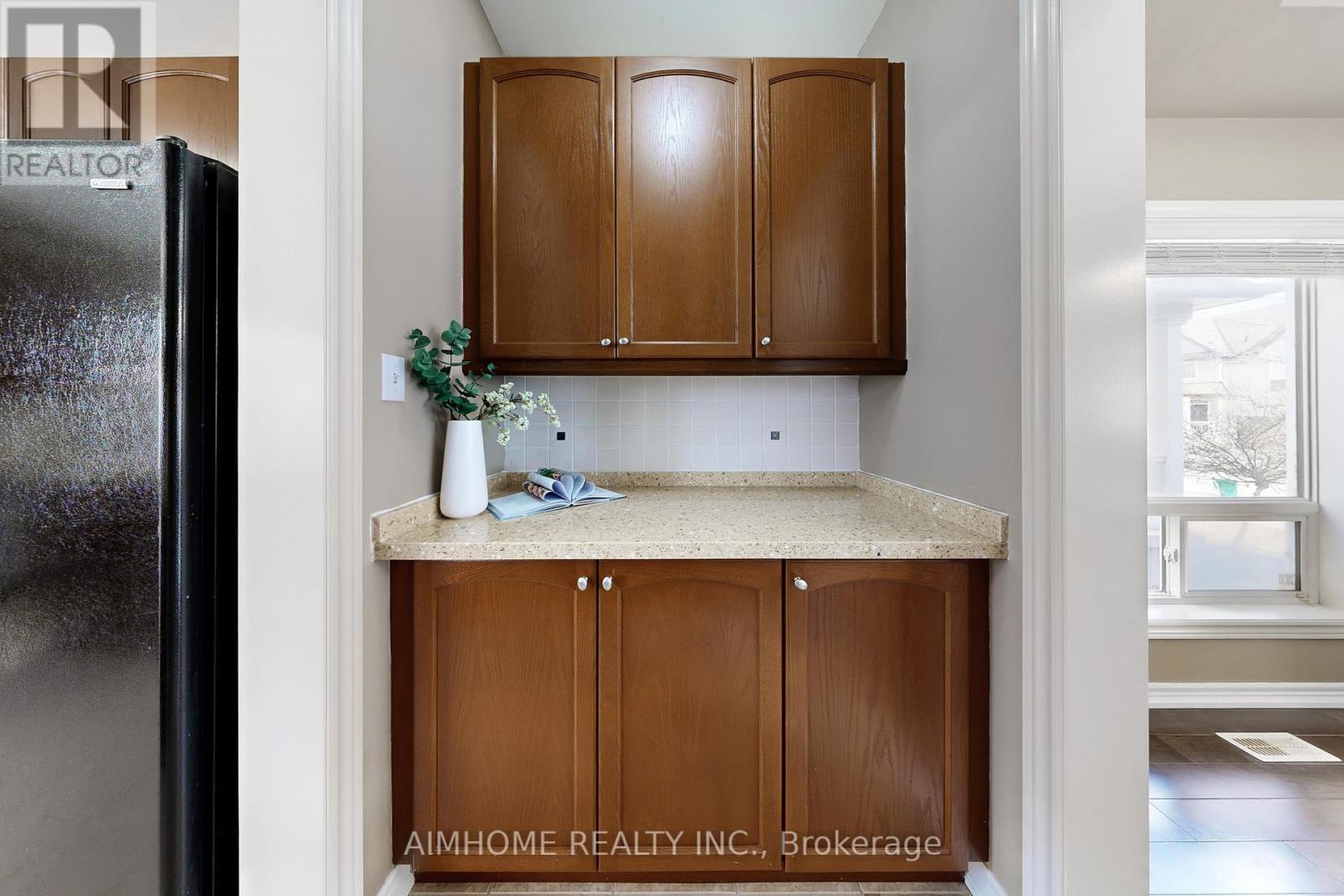 8 Brookhurst Avenue, Georgina, Ontario  L4P 0B4 - Photo 18 - N12986284