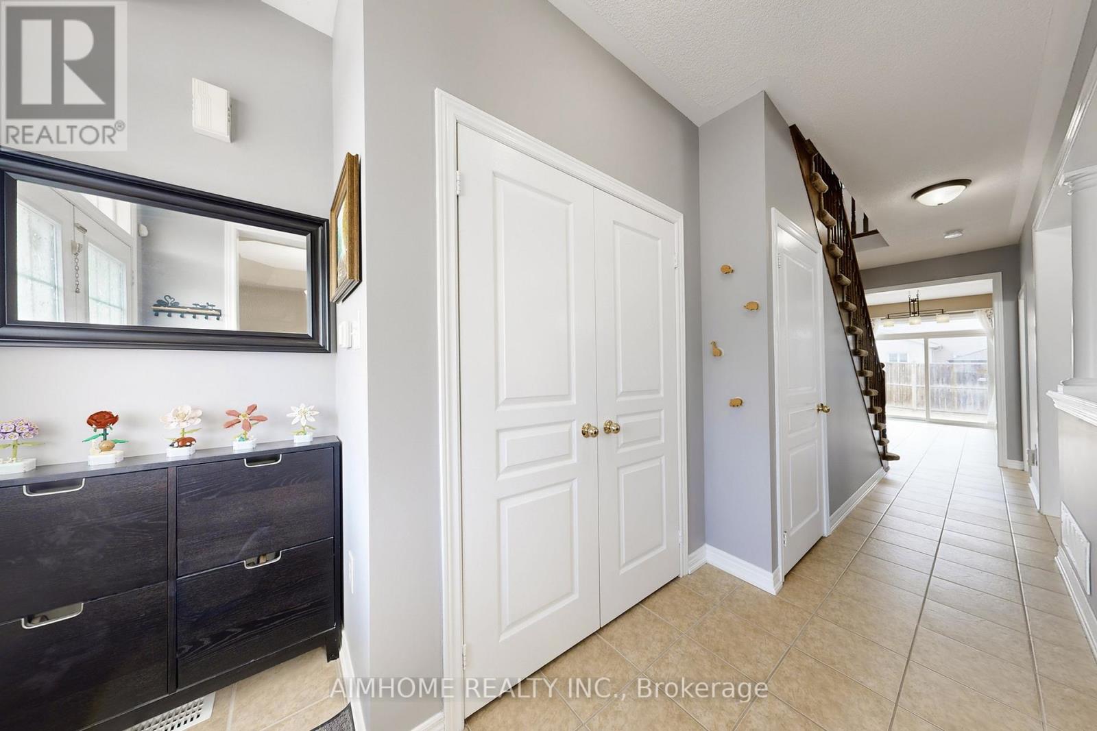 8 Brookhurst Avenue, Georgina, Ontario  L4P 0B4 - Photo 21 - N12986284