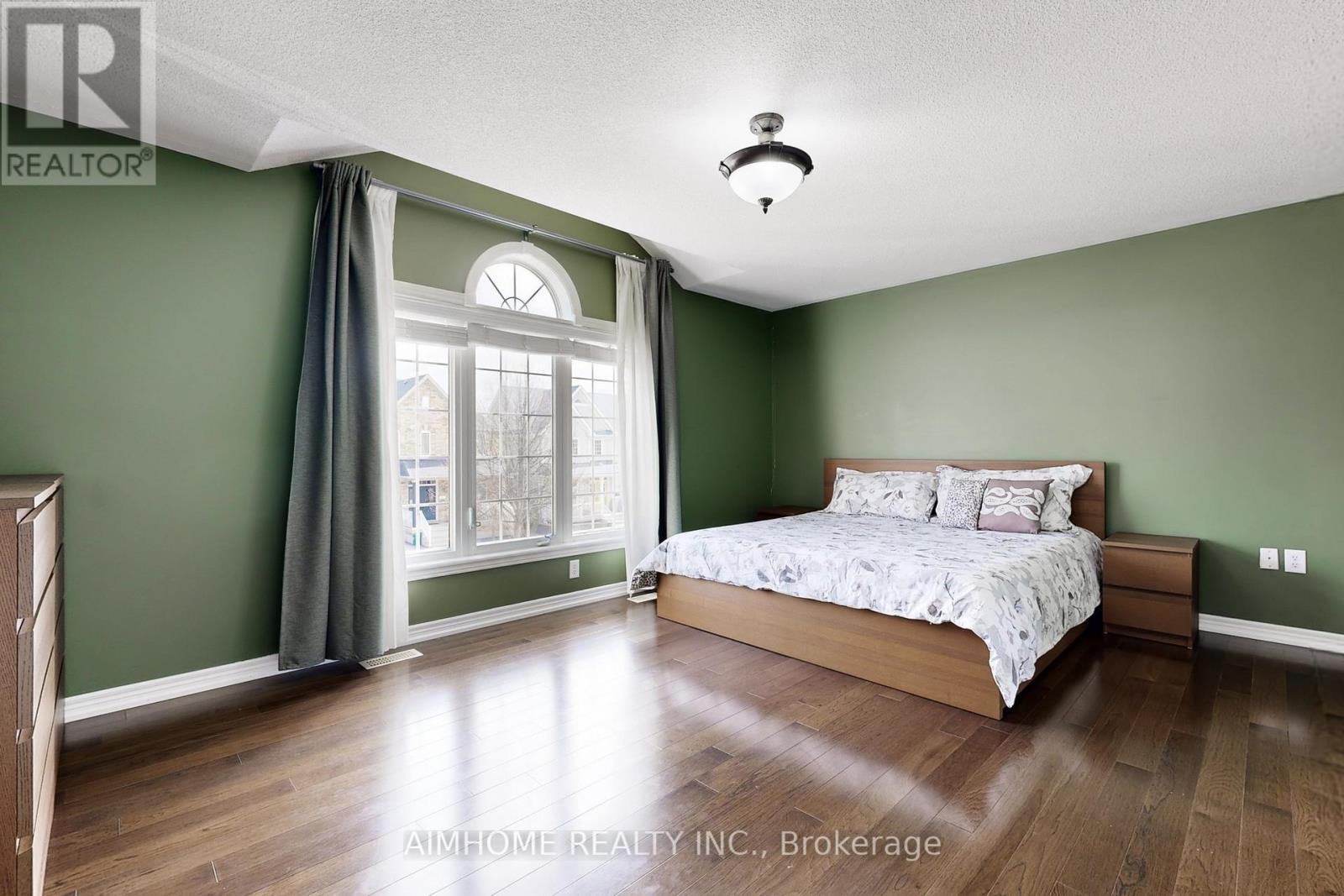 8 Brookhurst Avenue, Georgina, Ontario  L4P 0B4 - Photo 26 - N12986284