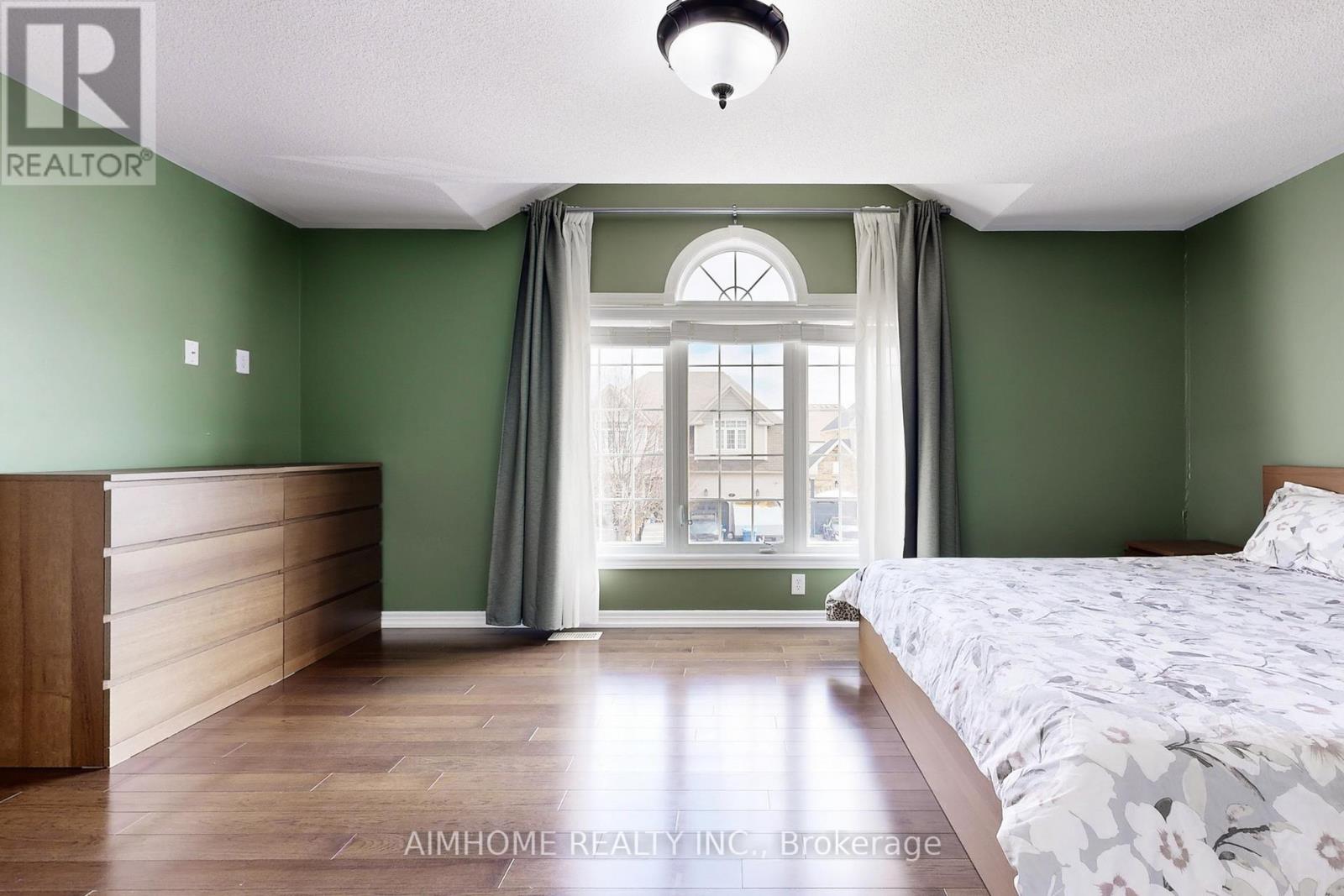 8 Brookhurst Avenue, Georgina, Ontario  L4P 0B4 - Photo 27 - N12986284